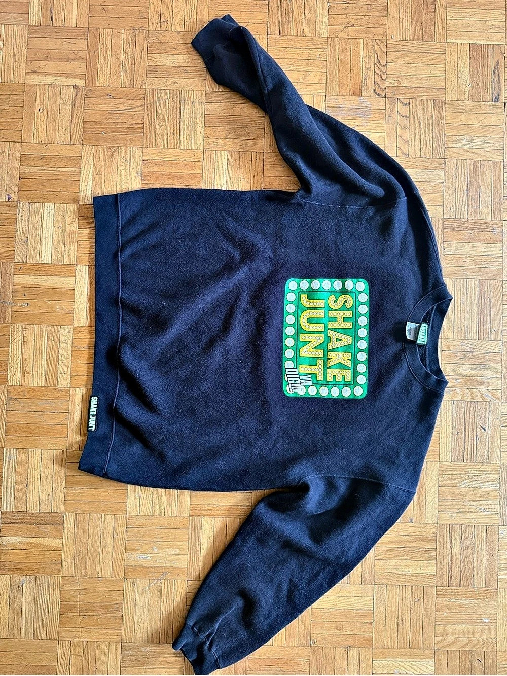 Shake Junt Graphic Crewneck Sweatshirt in Black Size Medium